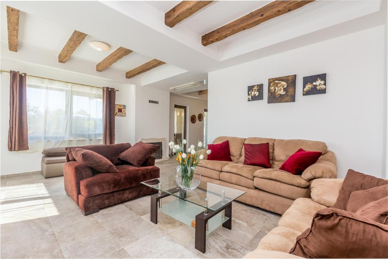 Villa Lurda Linardici Krk ภายนอก รูปภาพ